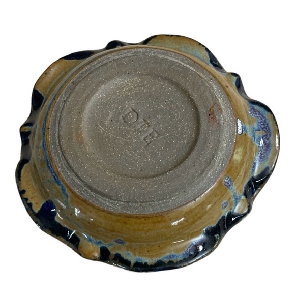 Artisan Pottery Cracked Glass
Tealight Holder Wavy Trim
Blue Cracked Glass - Picture 7 of 12